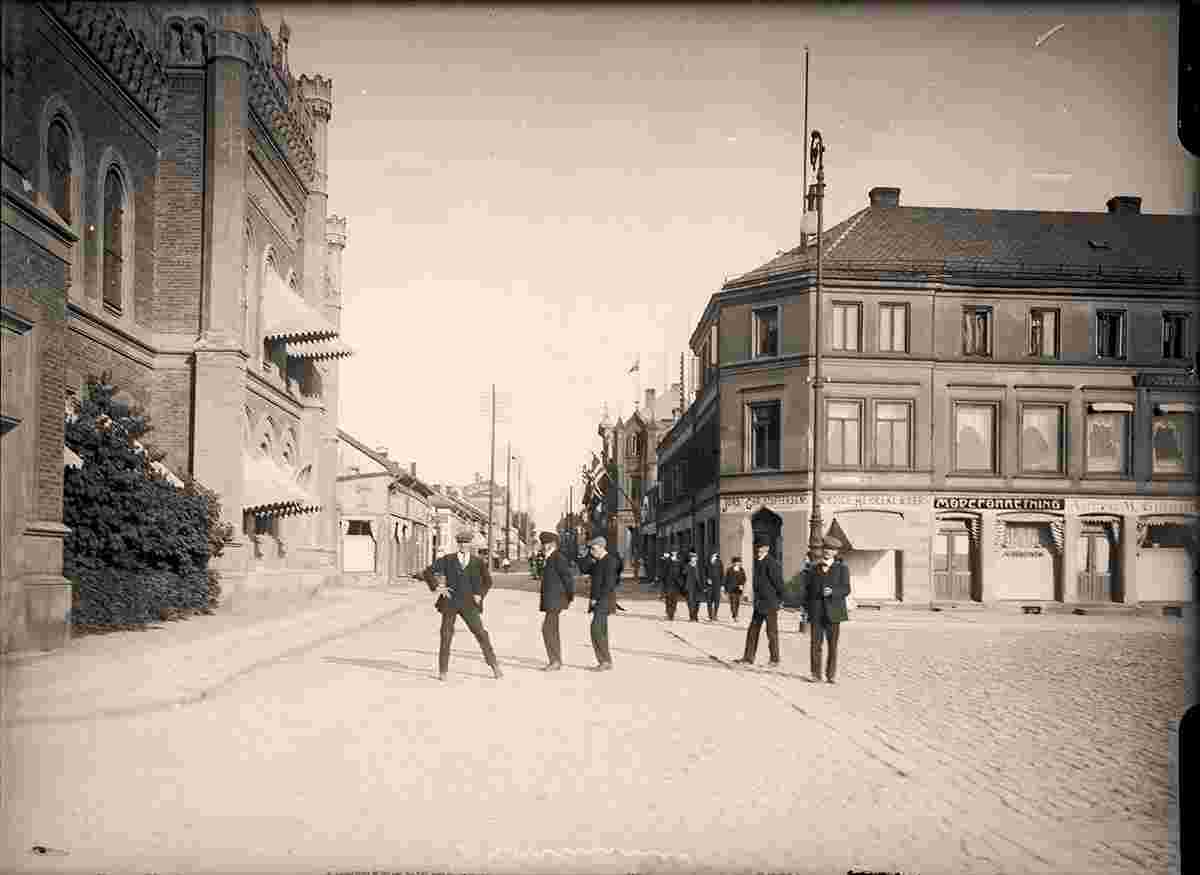 Drammen. Panorama of the city street and square, between 1910 and 1920
