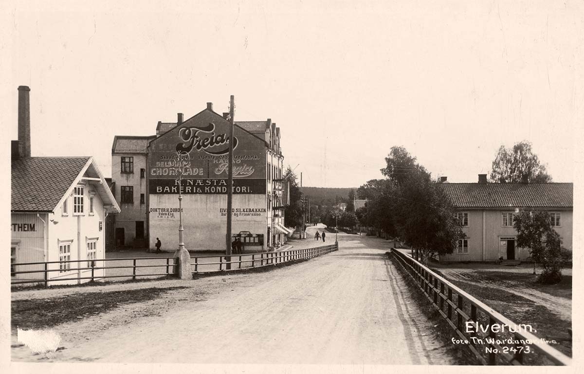 Elverum. Panorama of city street, between 1920 and 1927