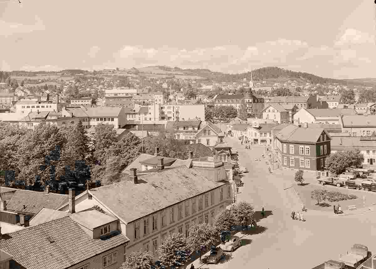 Gjøvik. Panorama of city street, 1954