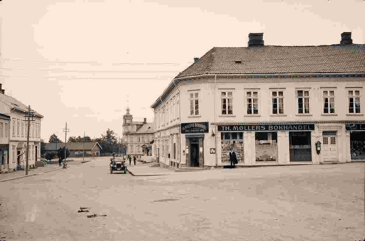 Gjøvik. Panorama of city street and square, between 1900 and 1950