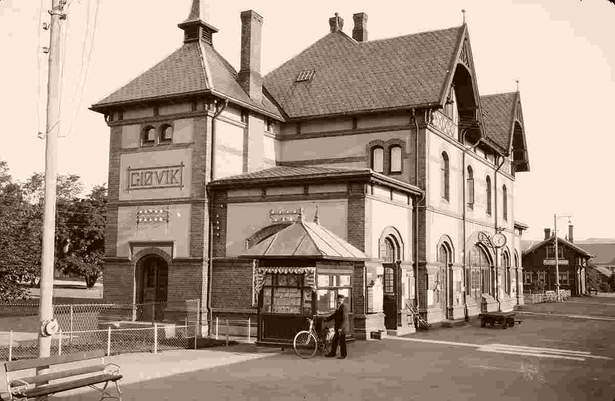 Gjøvik. Railway station, platform, between 1900 and 1950