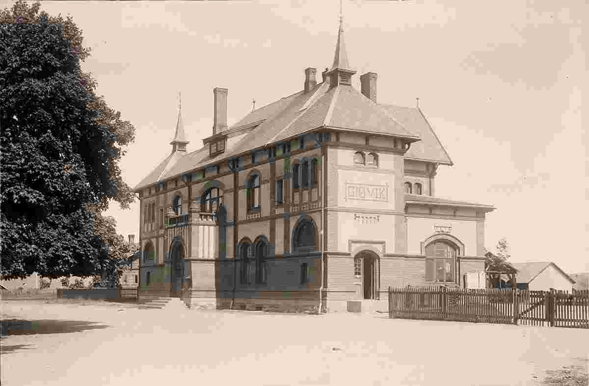 Gjøvik. Railway station, square, between 1900 and 1950