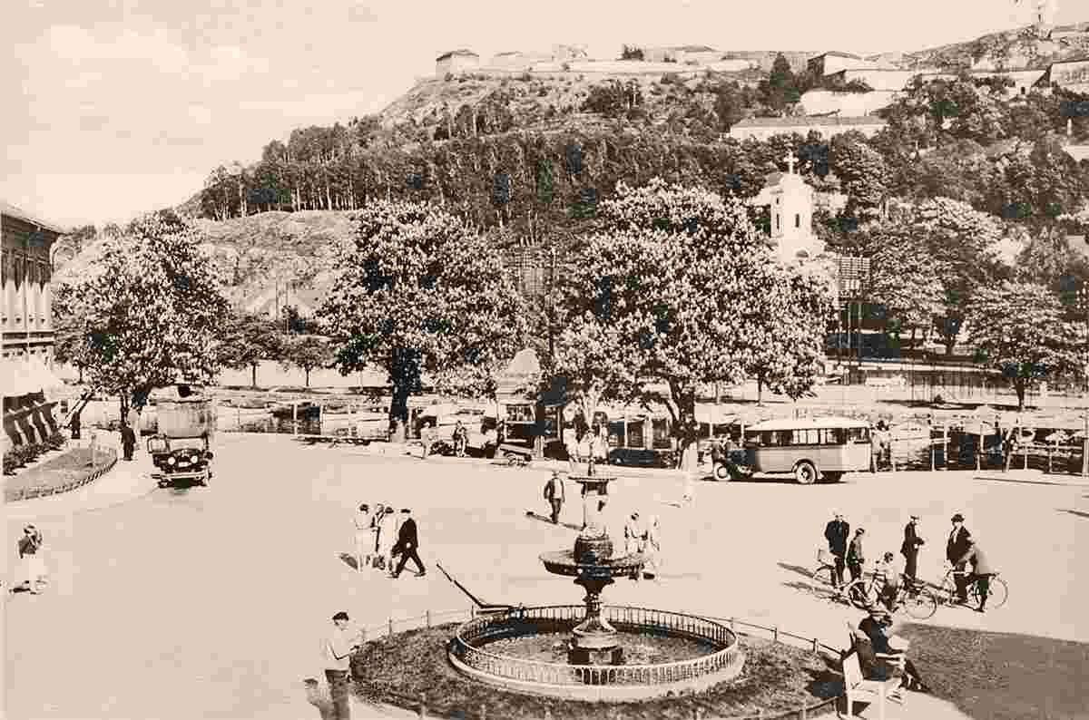 Halden. City square with fountain, between 1900 and 1950
