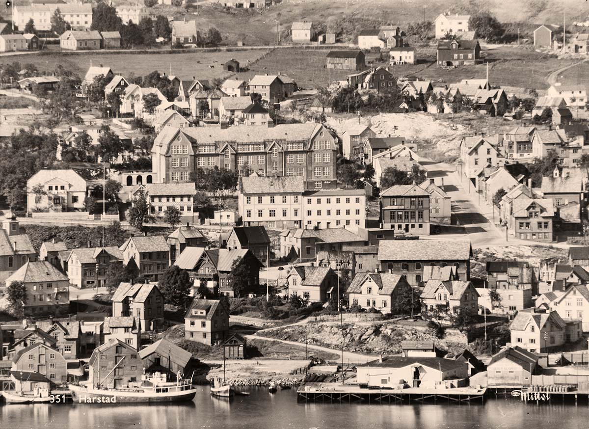 Harstad. Panorama of city and pier, 1953