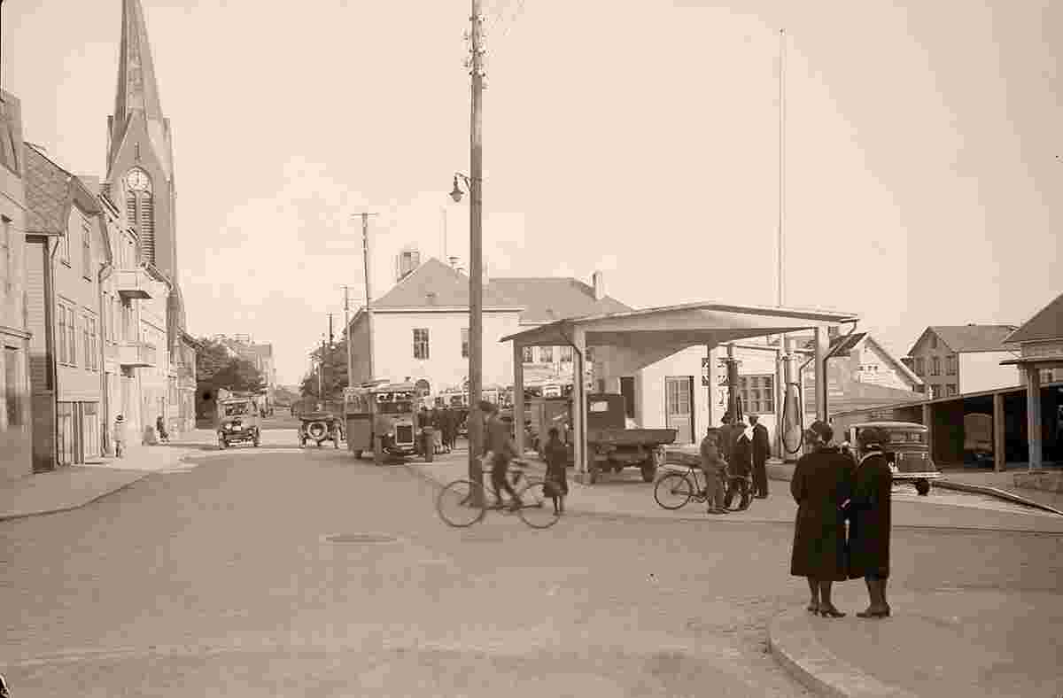 Haugesund. Bus stop, buses, petrol station, between 1900 and 1950