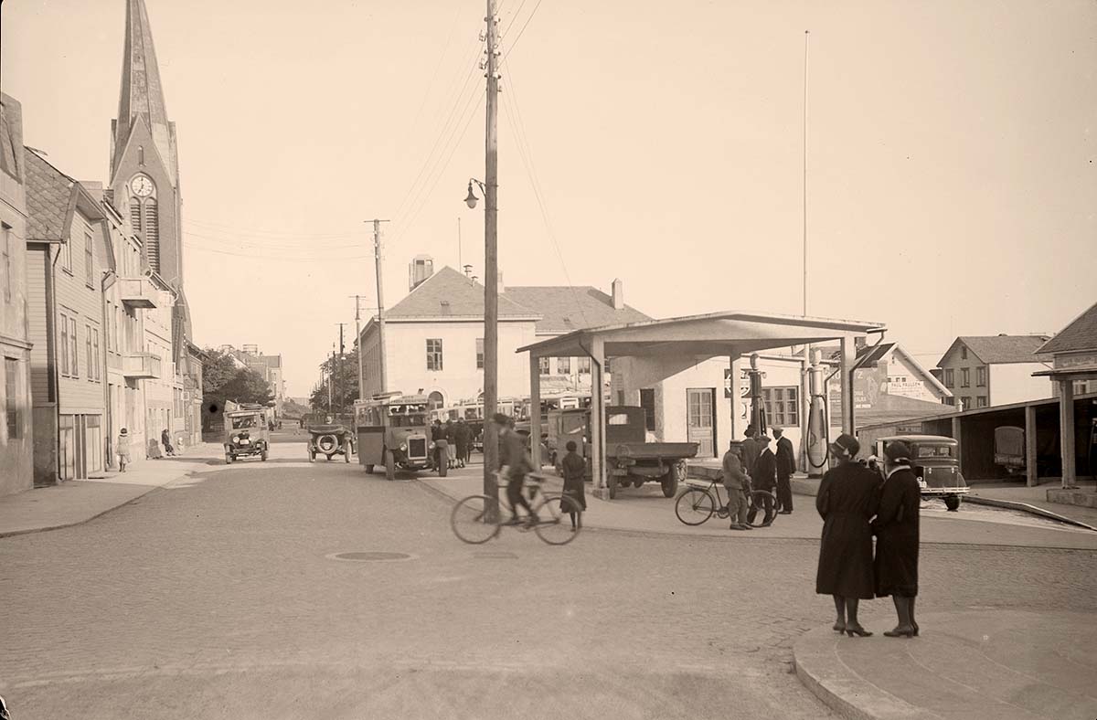 Haugesund. Bus stop, buses, petrol station, between 1900 and 1950