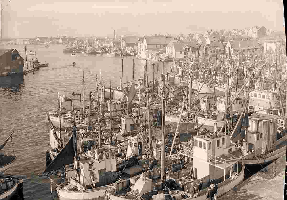 Haugesund. Harbour - ships, sailboats, between 1943 and 1949