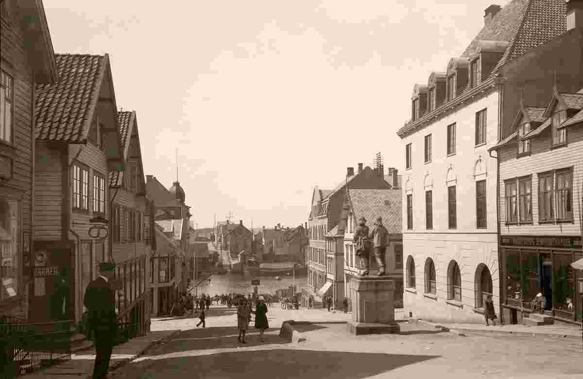 Haugesund. Panorama of city street, monument to fishermen, between 1900 and 1950