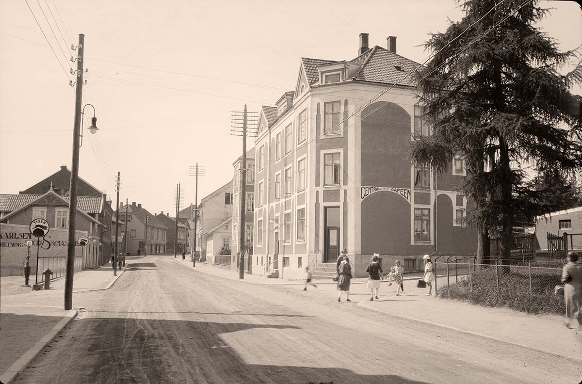 Horten. Panorama of city street, between 1900 and 1950
