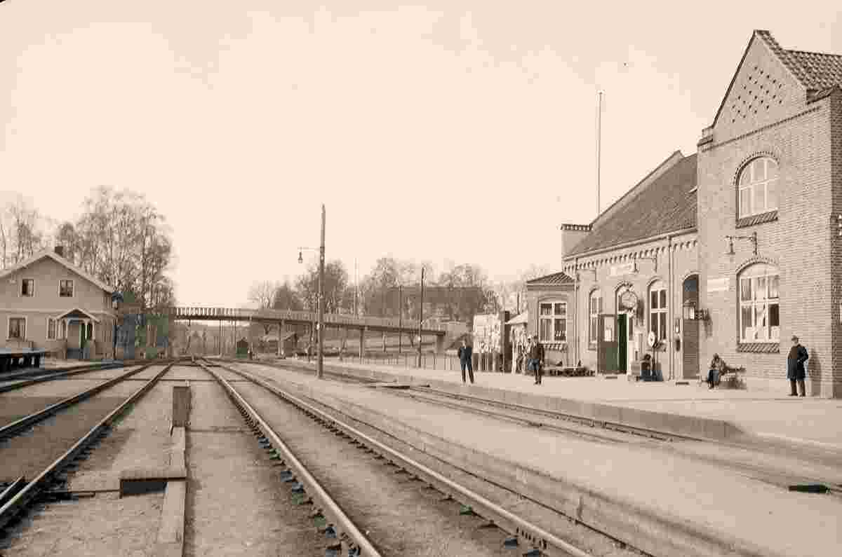 Jessheim. Railway station, platform, between 1900 and 1950