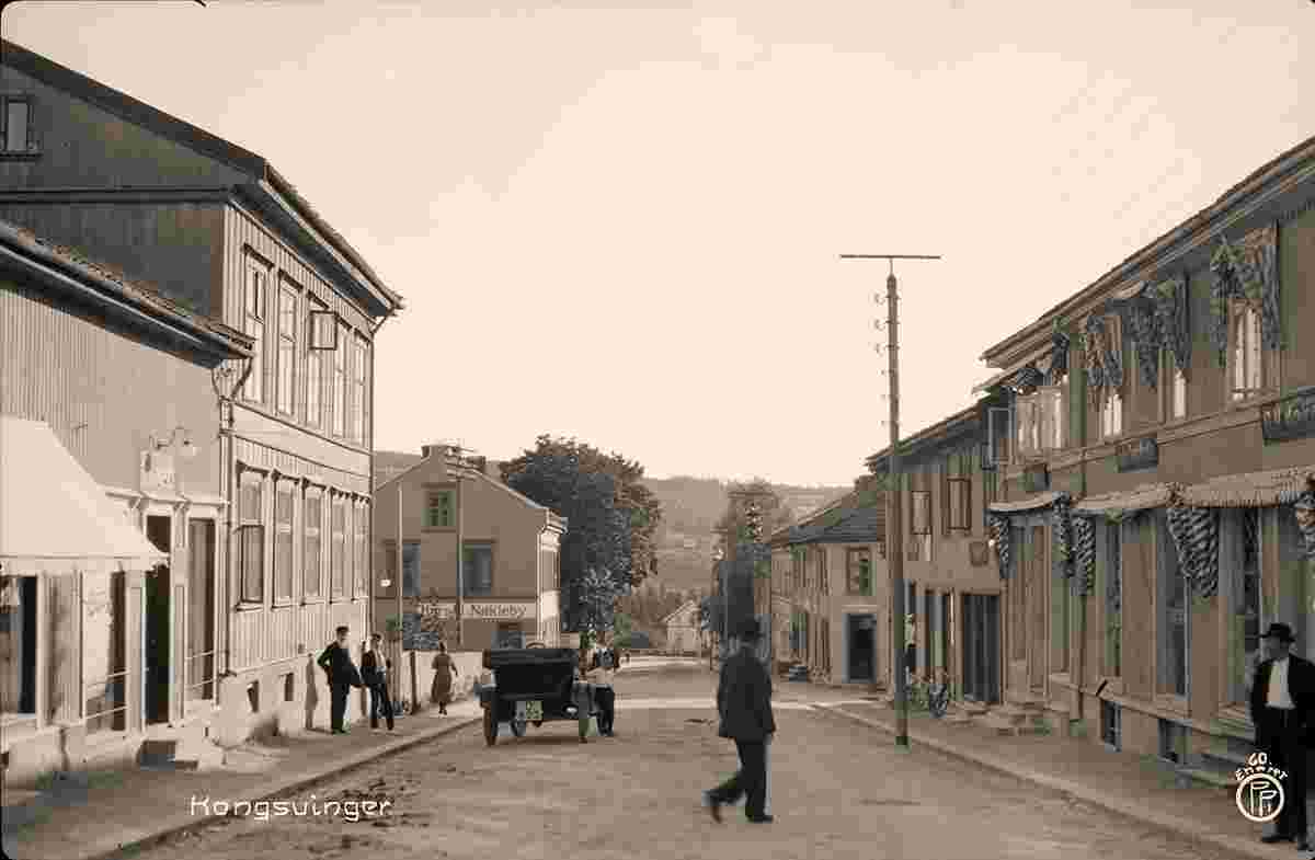 Kongsvinger. Panorama of city street, between 1900 and 1940