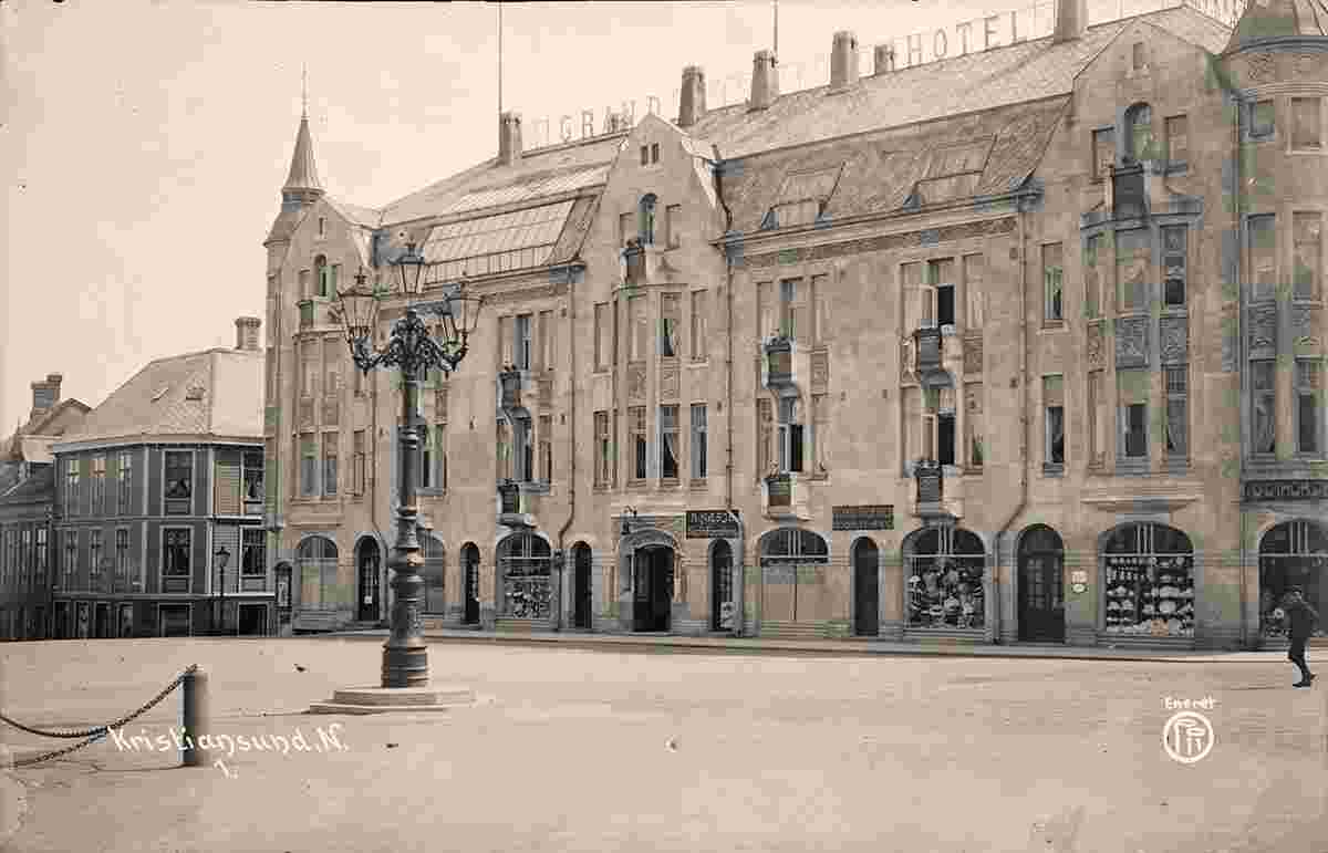 Kristiansund. Grand hotel, between 1900 and 1940