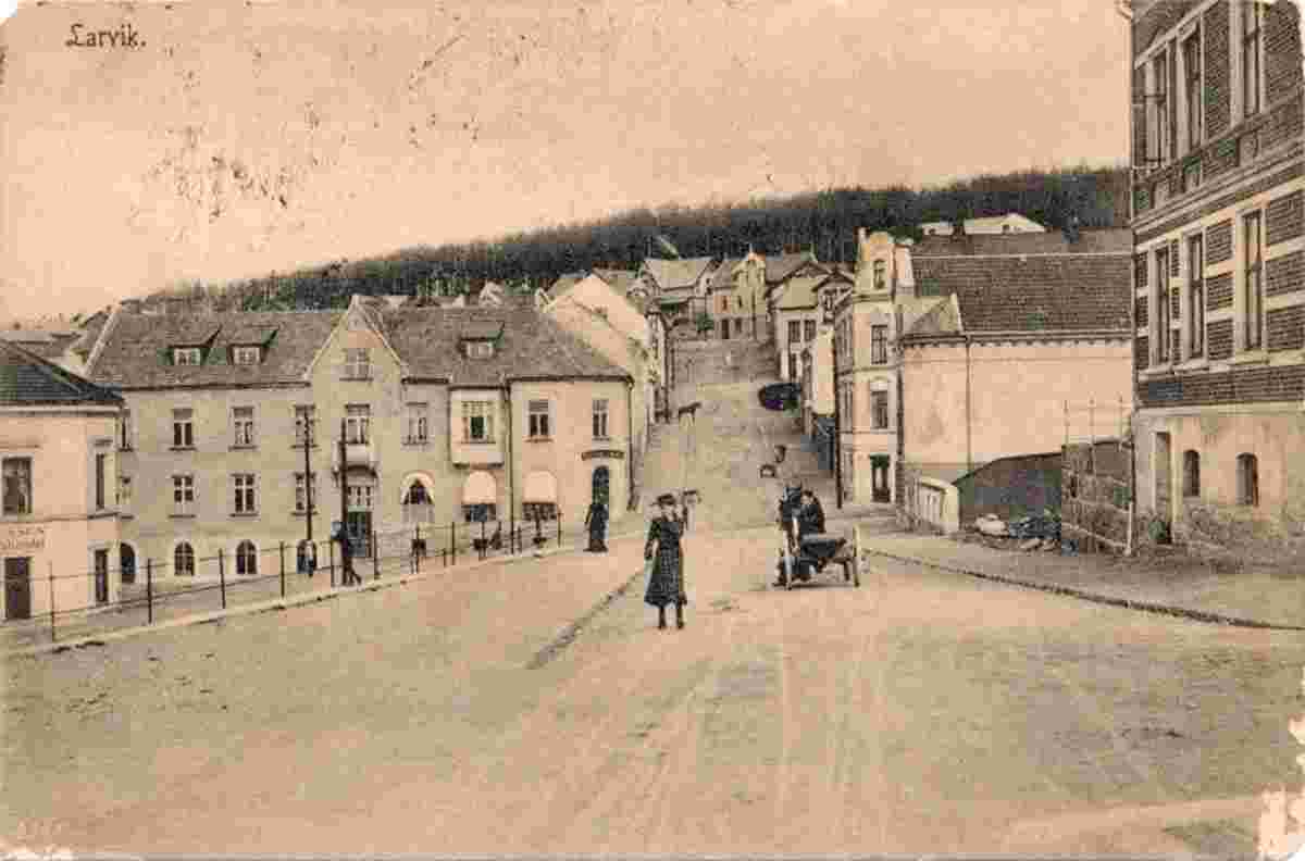 Larvik. Panorama of City street, 1910