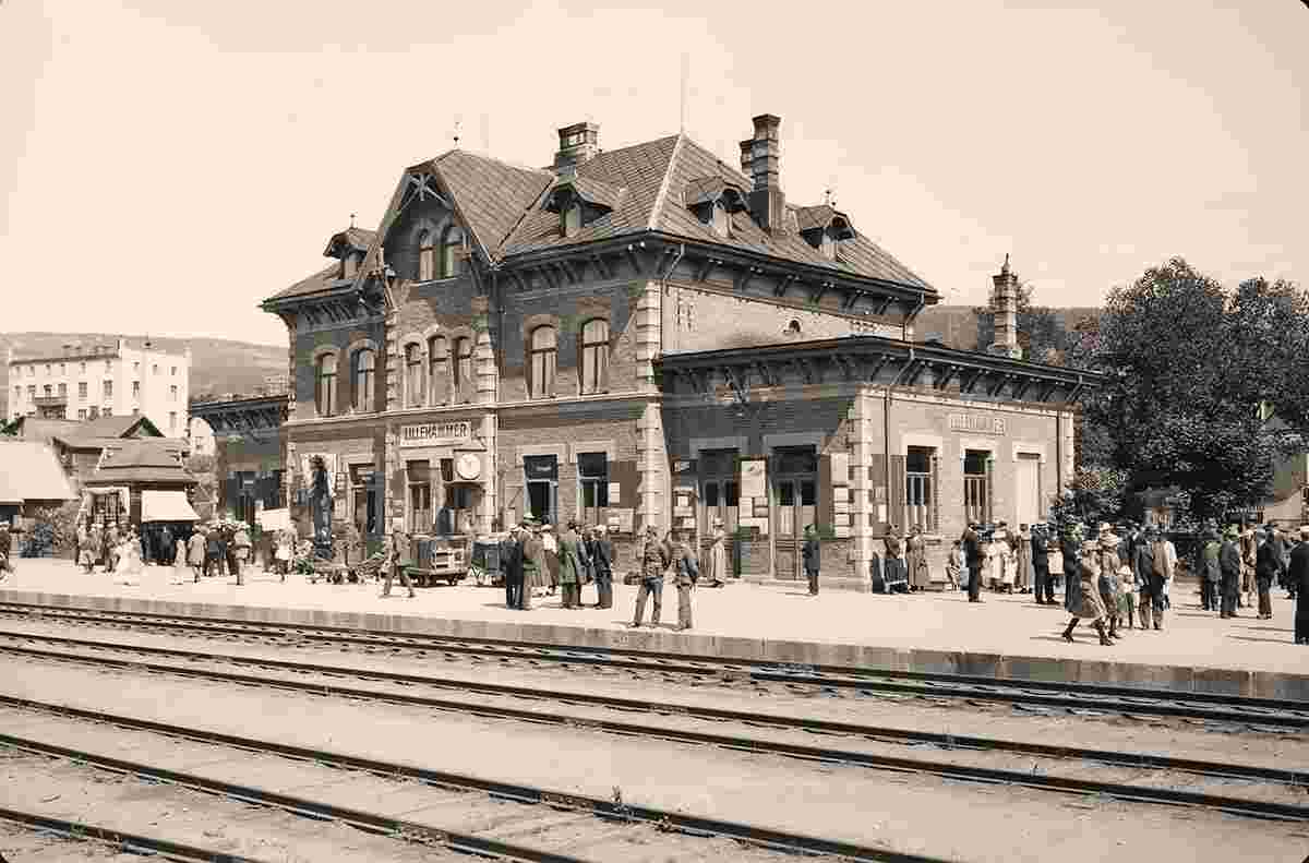 Lillehammer. Railway station, platform, between 1900 and 1950