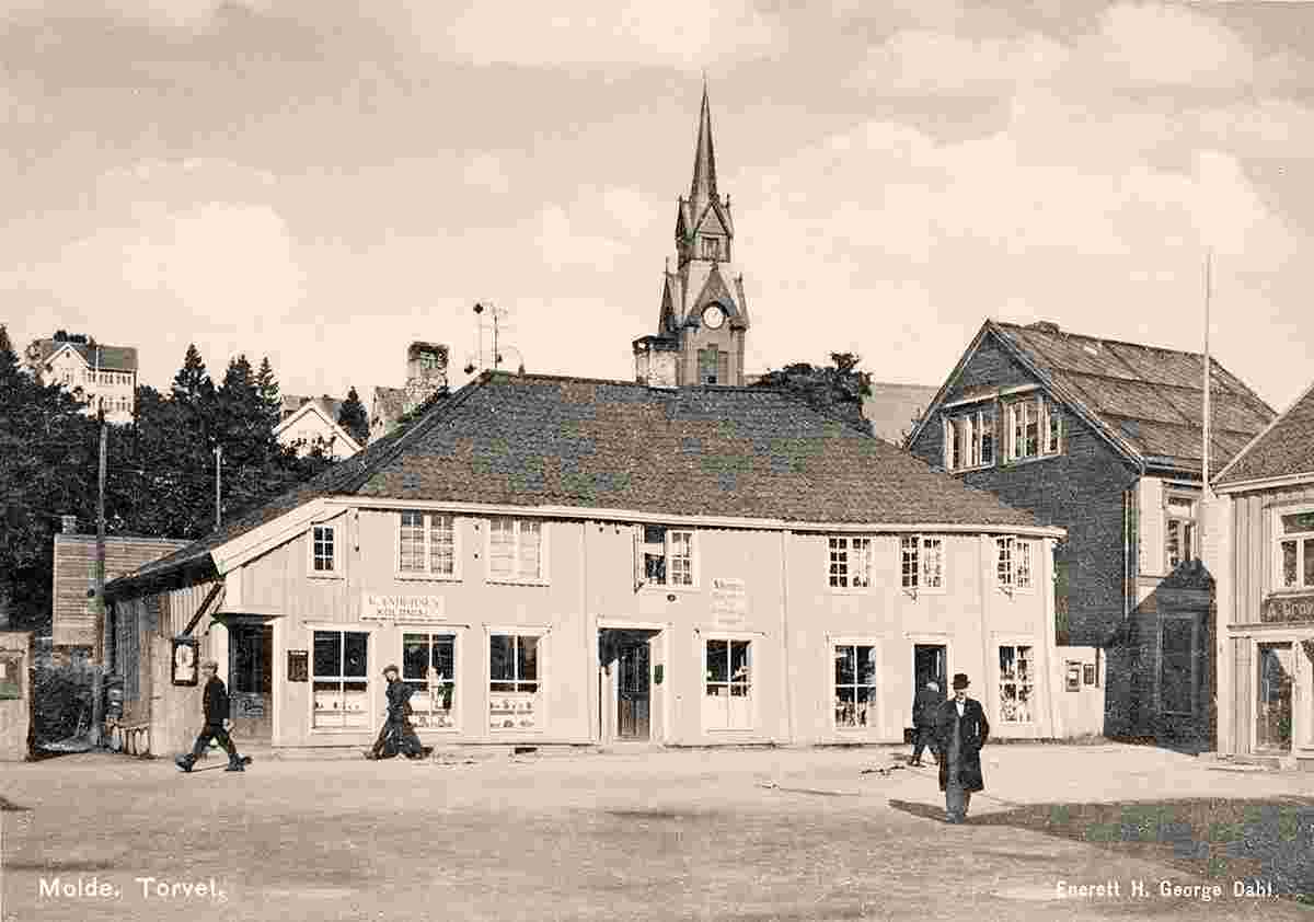 Molde. Square, church, colonial goods, 1906