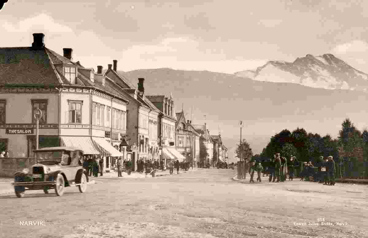 Narvik. Panorama of city street, car, between 1900 and 1940