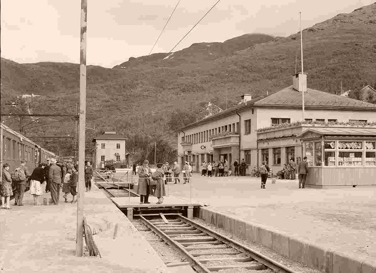 Narvik. Railway station, platform, 1955