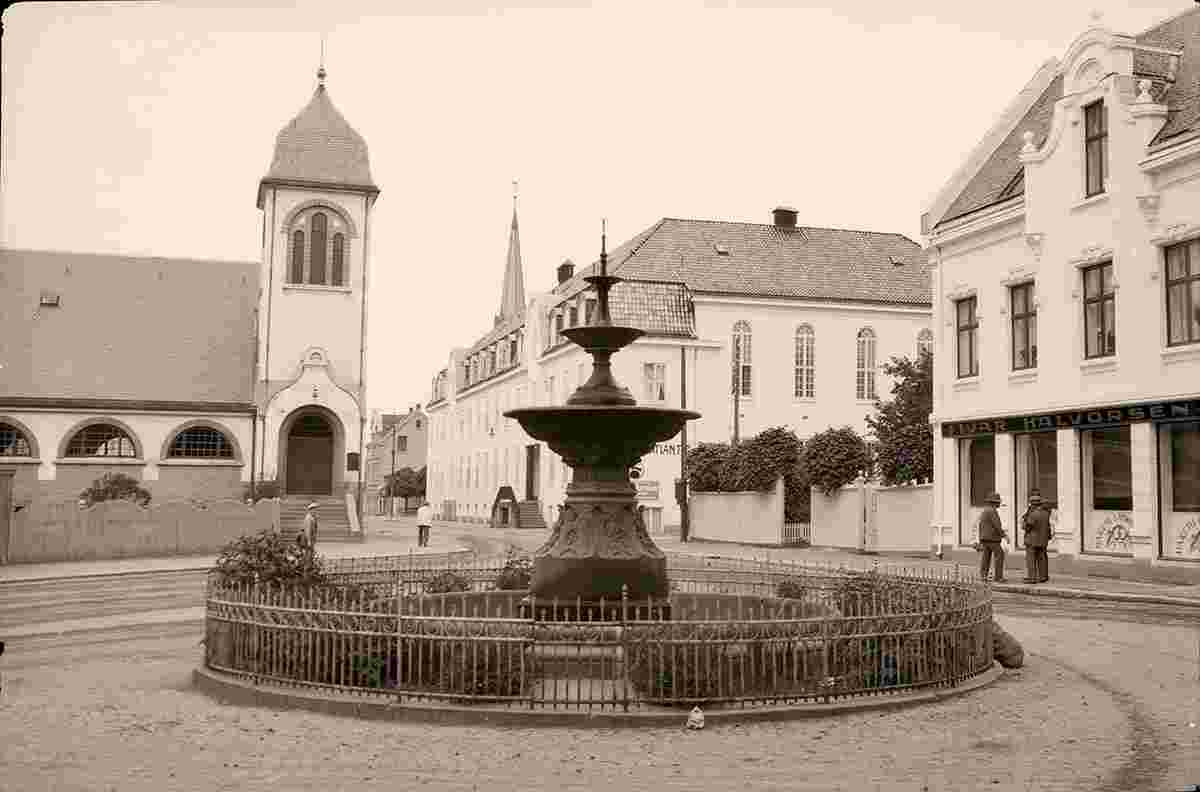 Sandefjord. City fountain, between 1900 and 1950