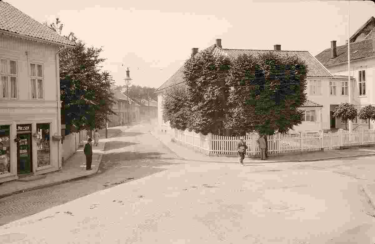 Sandefjord. Intersection of streets, between 1900 and 1950