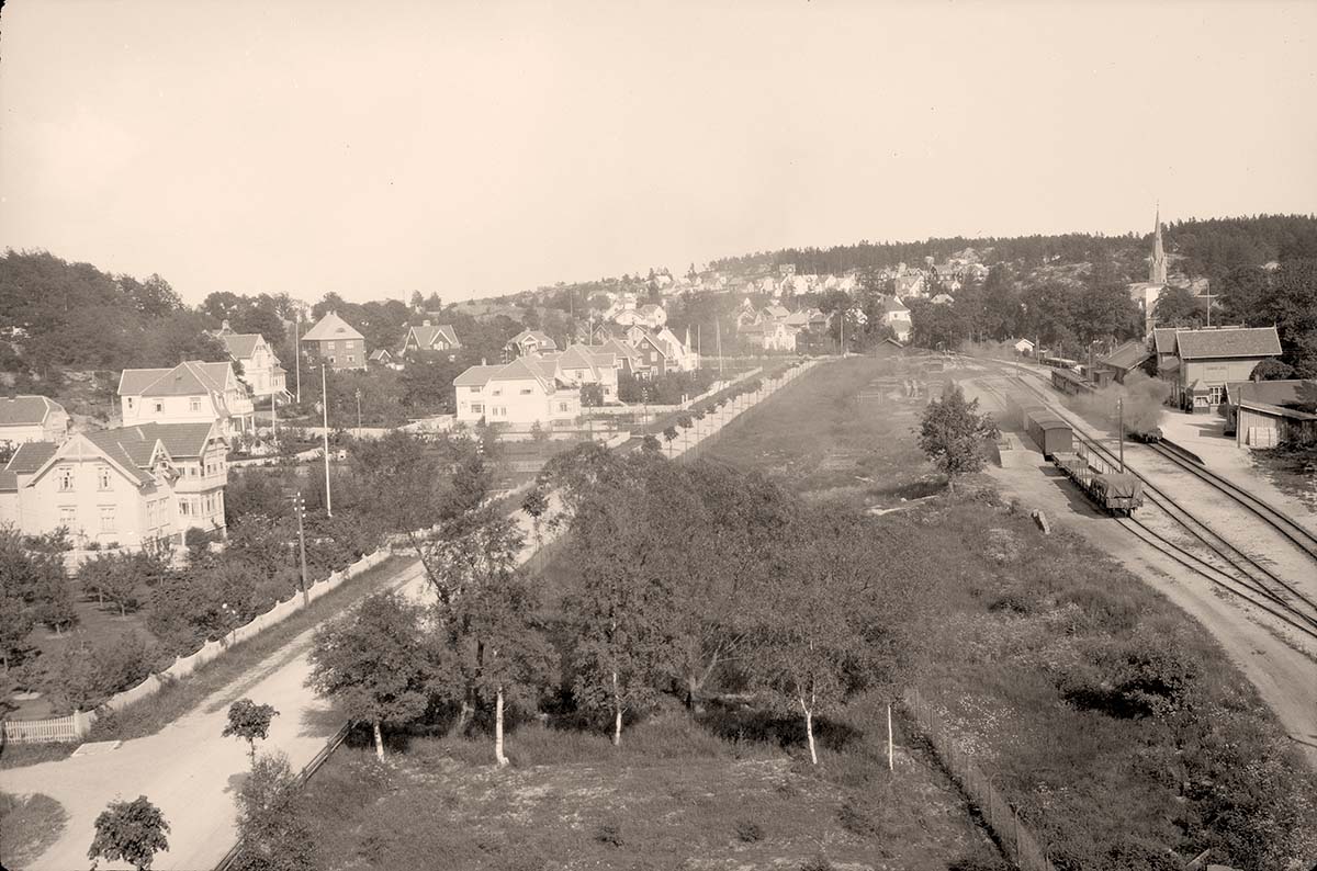 Sandefjord. Railway station, train, between 1900 and 1950