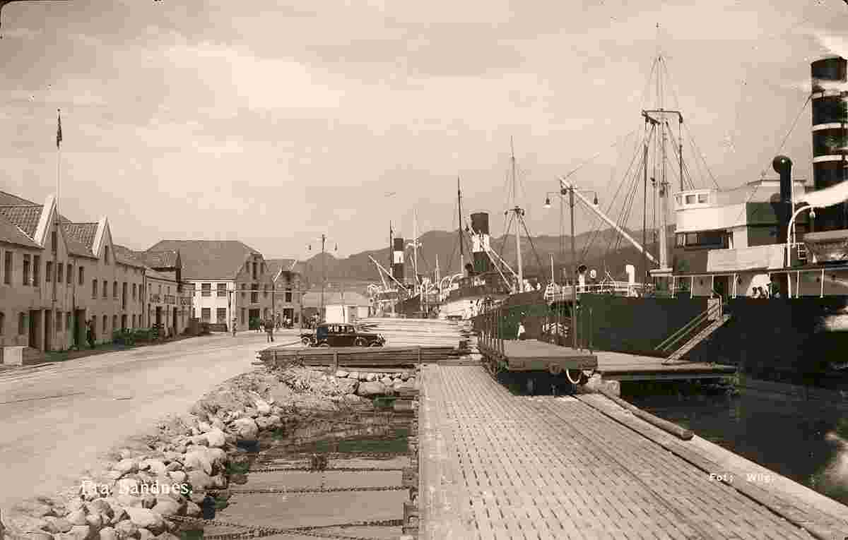 Sandnes. Harbor, steamboats, 1941
