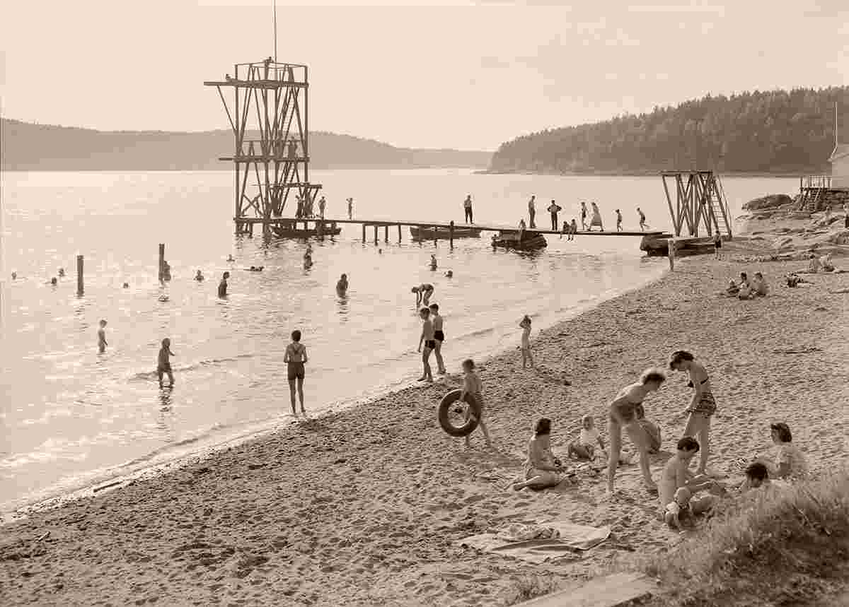 Sandvika. Høisand bad, Skjebergkilen Sarpsborg - Beach, 1954