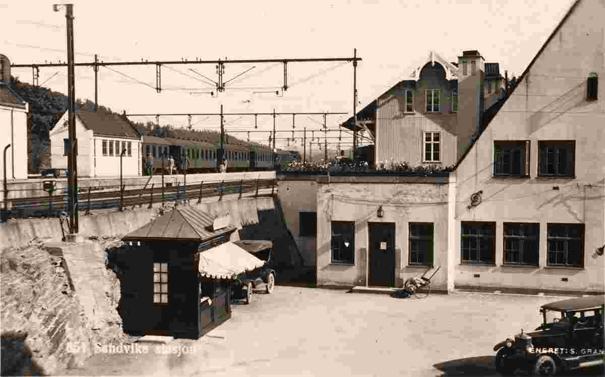 Sandvika. Railway station, between 1920 and 1930