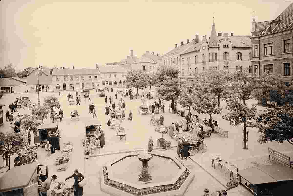 Sarpsborg. Market square, between 1900 and 1950