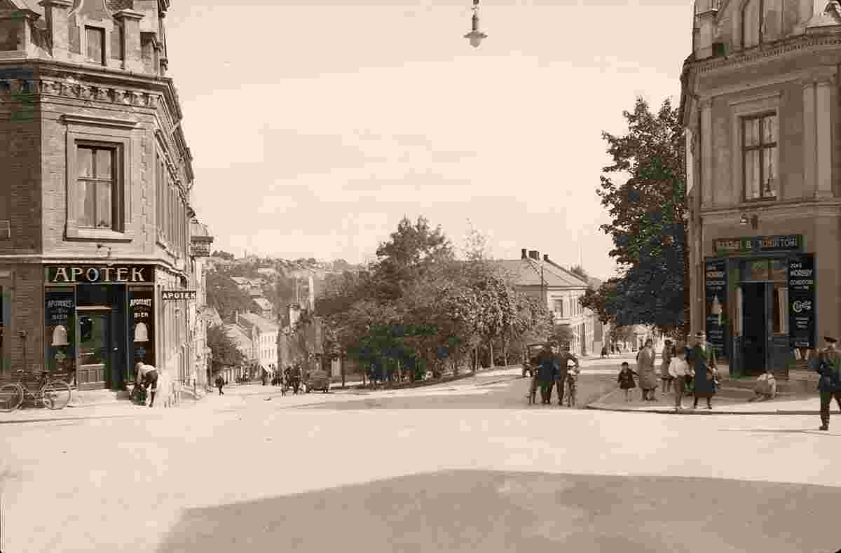 Skien. Panorama of the city street and pharmacy, between 1900 and 1950