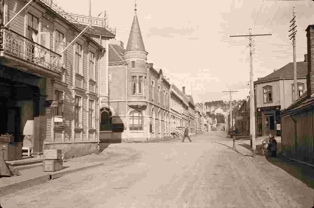 Steinkjer. Panorama of city street, between 1900 and 1950