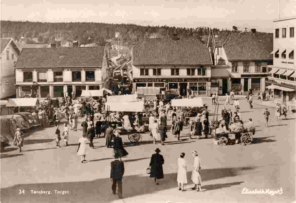 Tønsberg. Square, Market, 1945