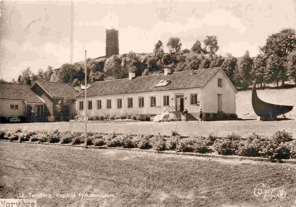 Tønsberg. Vestfold County Museum, Castle Tower on background