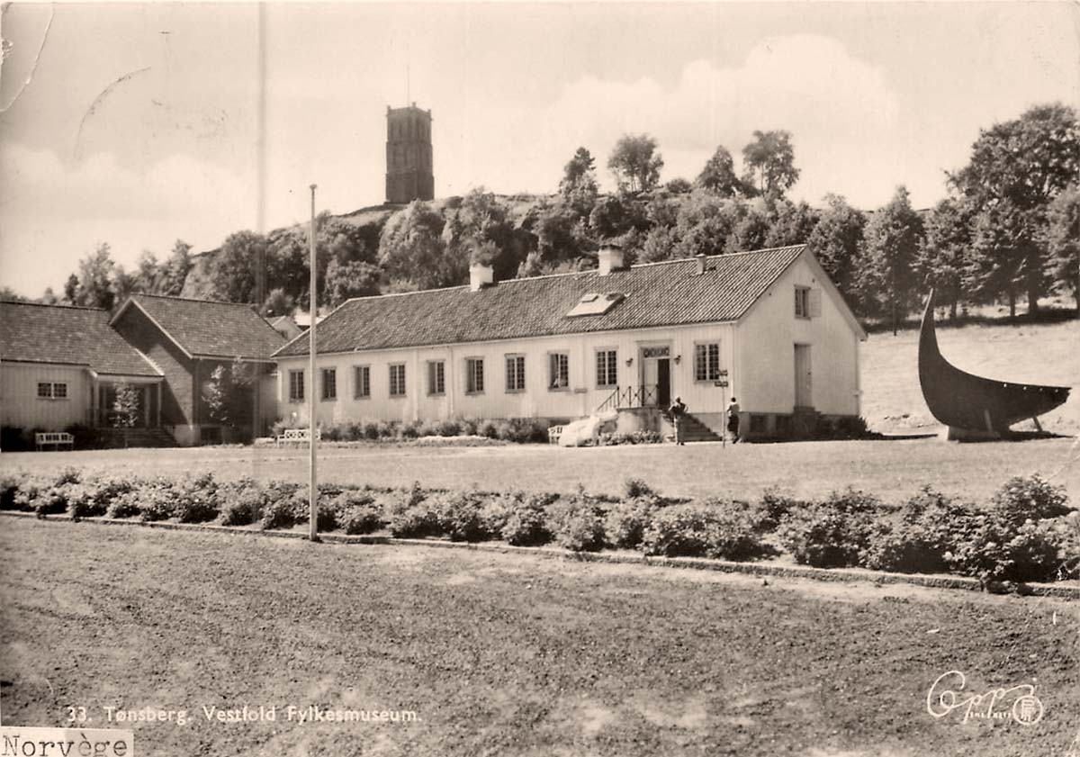 Tønsberg. Vestfold County Museum, Castle Tower on background