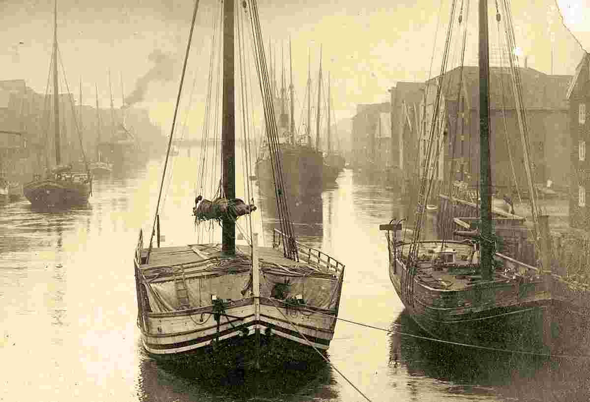 Trondheim. Vessels on the Nidelva River, 1893