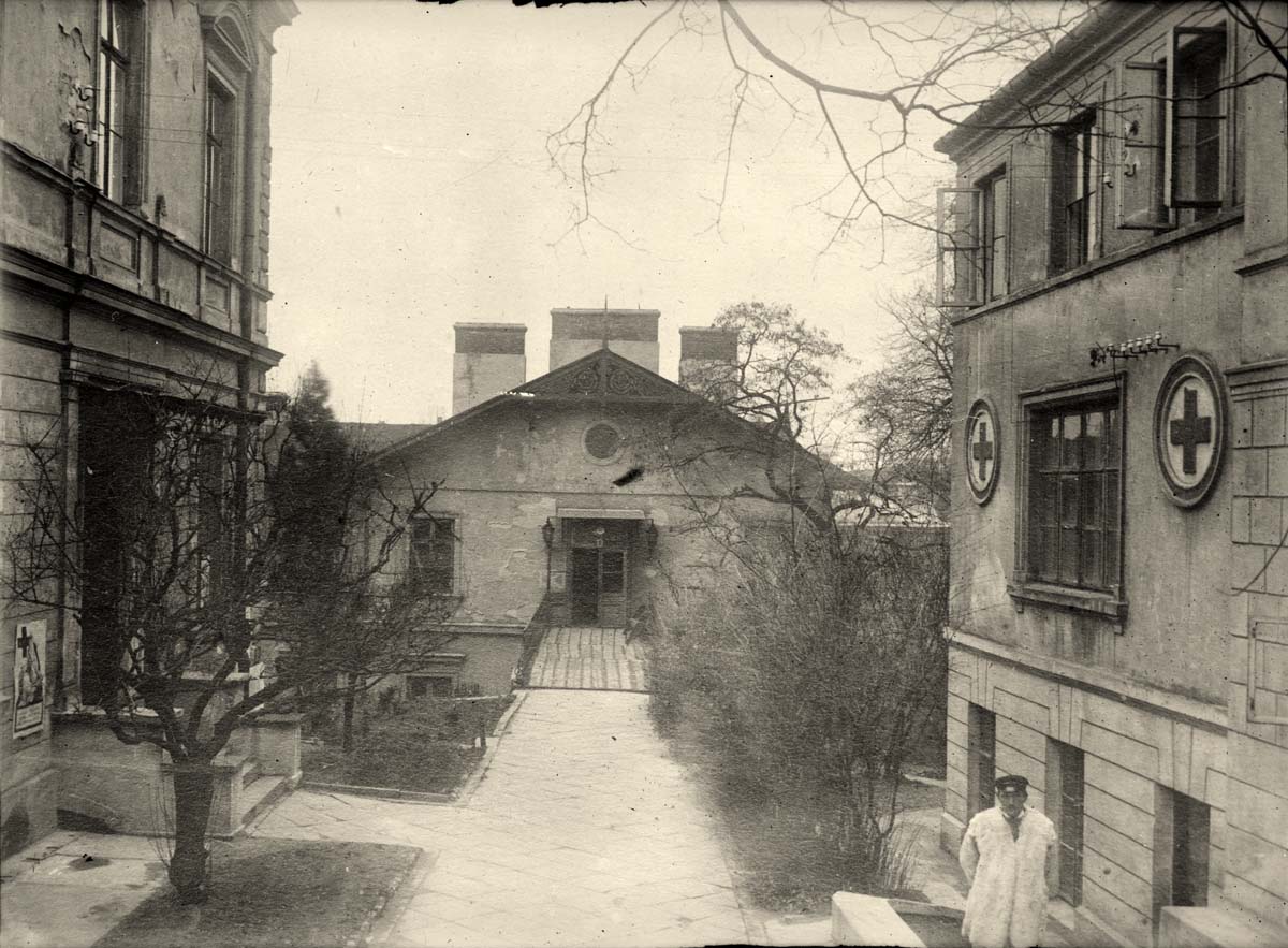 Warsaw school of nursing, entrance to building No 2, between 1919 and 1929