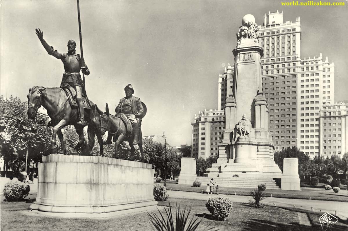 Madrid. Monumento a Cervantes y Edificio España