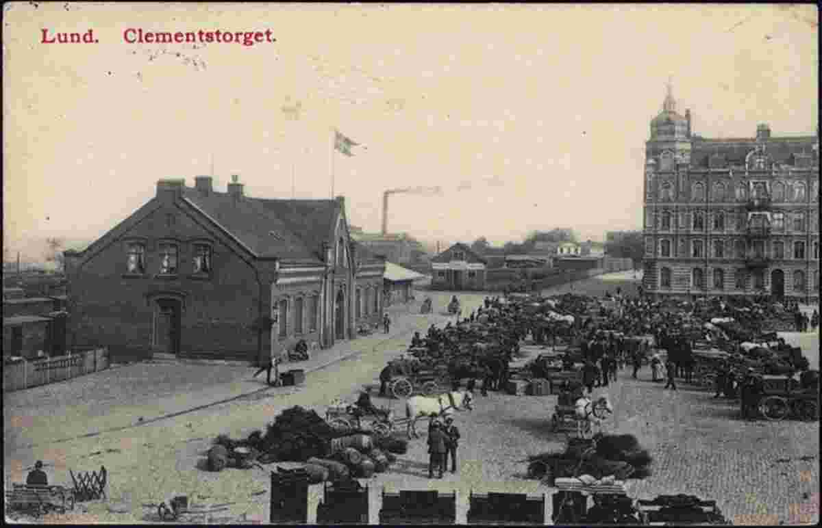Lund. Clement Square, Market, left - Railway station, 1910