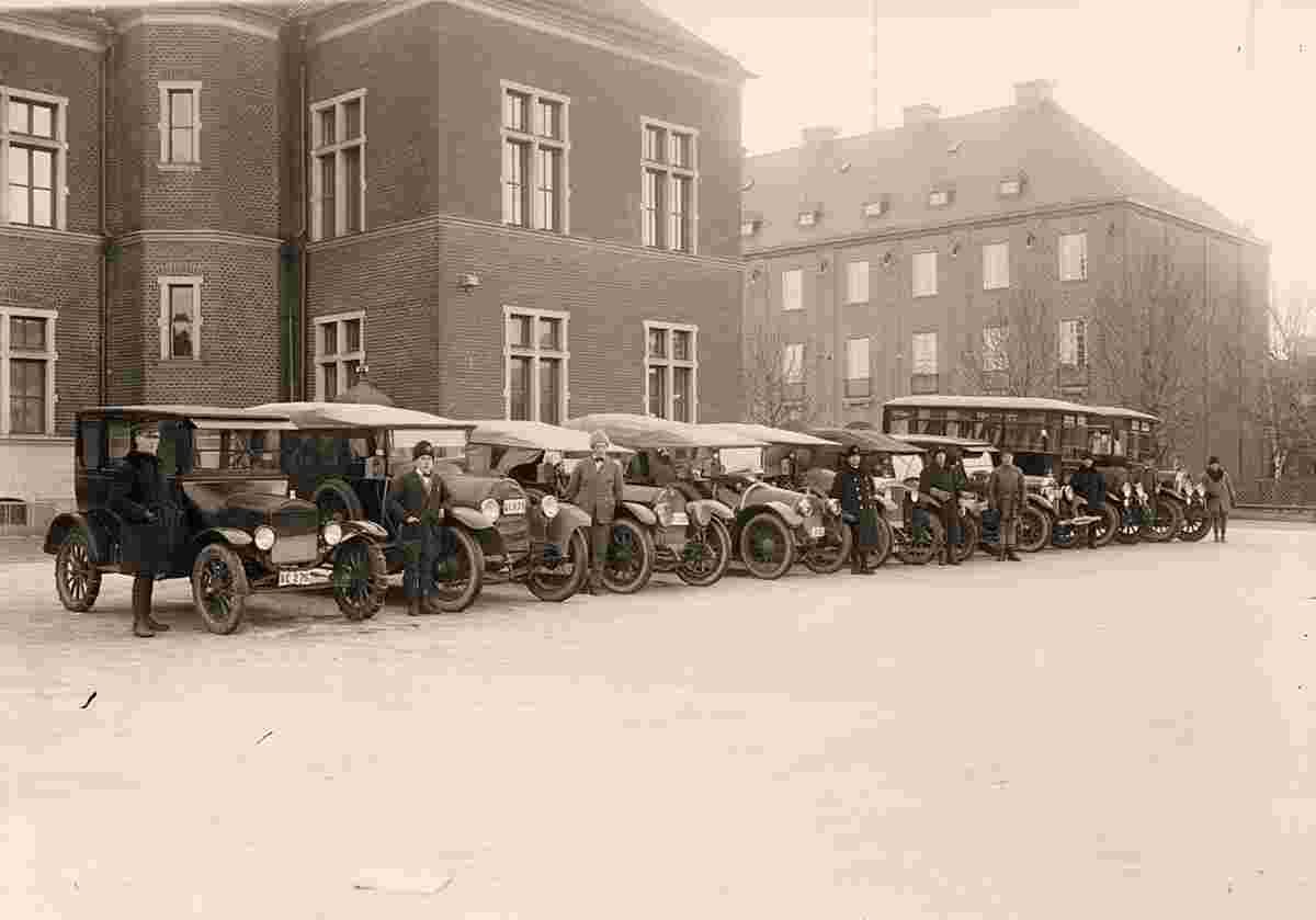 Umeå. City taxicabs in front of Town hall, 1920s