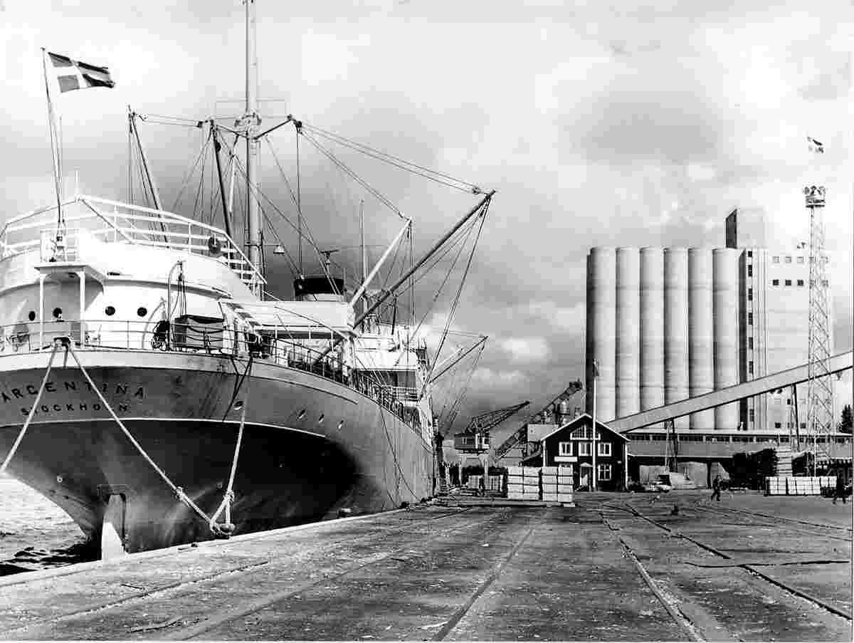 Umeå. Ship 'Argentina' in harbour, 1962