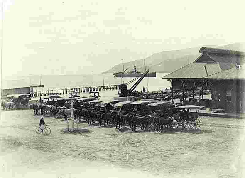 Cairns. Horsedrawn cabs on wharf, circa 1912