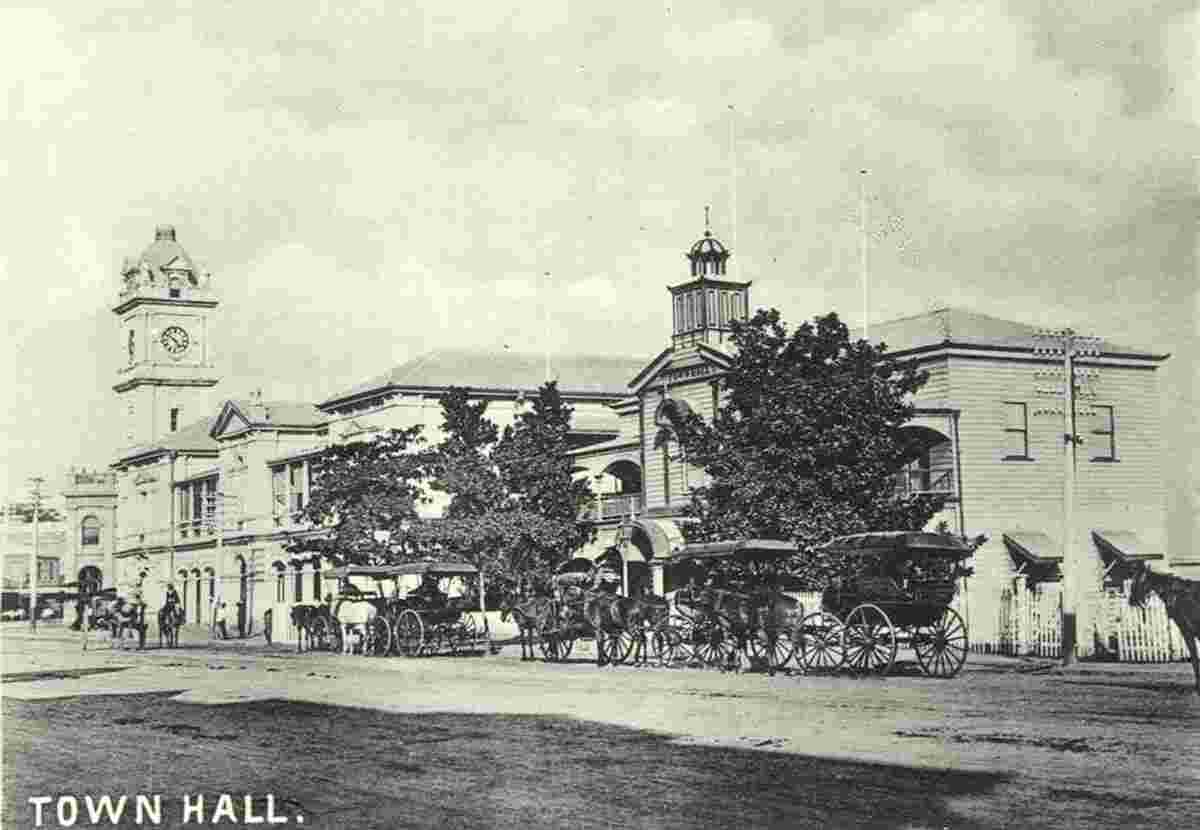Townsville. Town Hall in Flinders Street