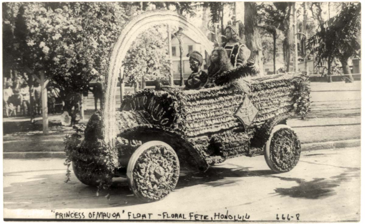 Honolulu. 'Princess of Mauoa' float, floral fete March 18. 1909