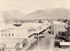 Honolulu. Street looking towards hills, 1900