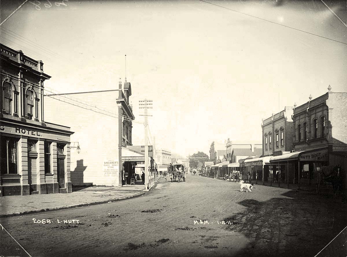 Lower Hutt. Panorama of Street, circa 1911
