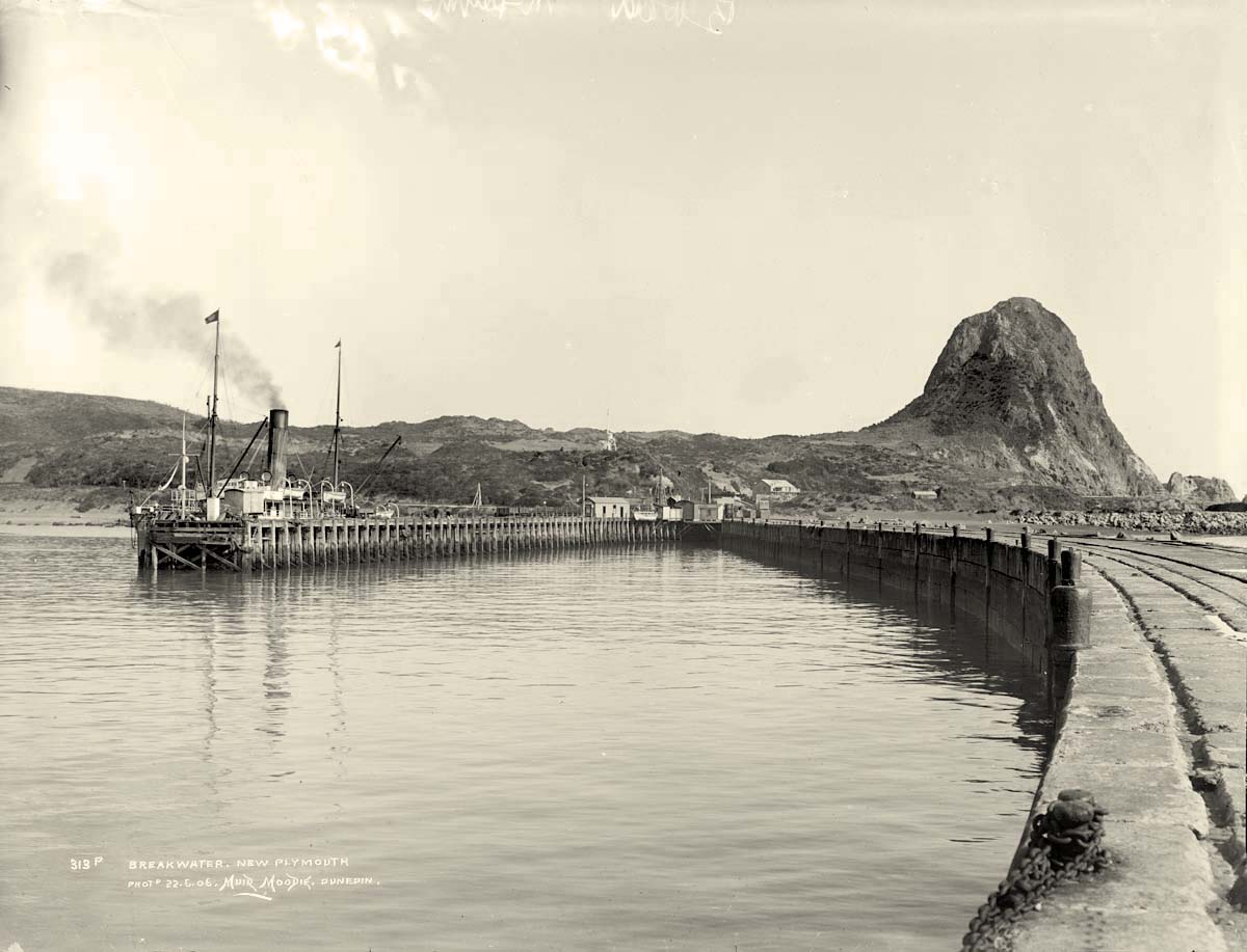 New Plymouth. Breakwater, circa 1905