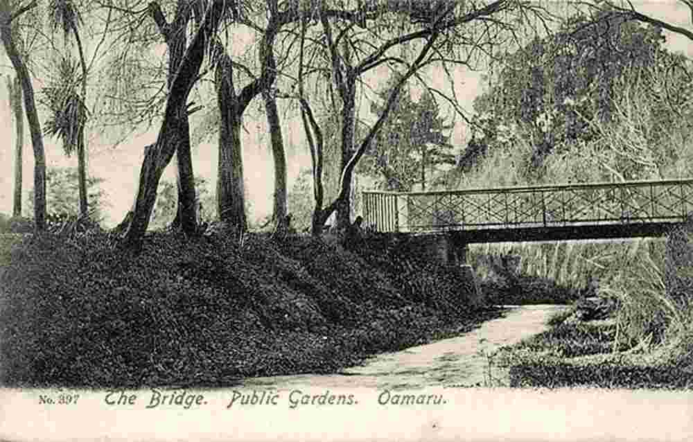 Oamaru. The Bridge, Public Gardens