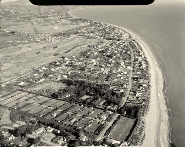 Aerial view of Paraparaumu, 5 May 1953