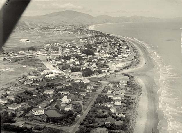 Aerial view of Paraparaumu, 25 Oct 1956