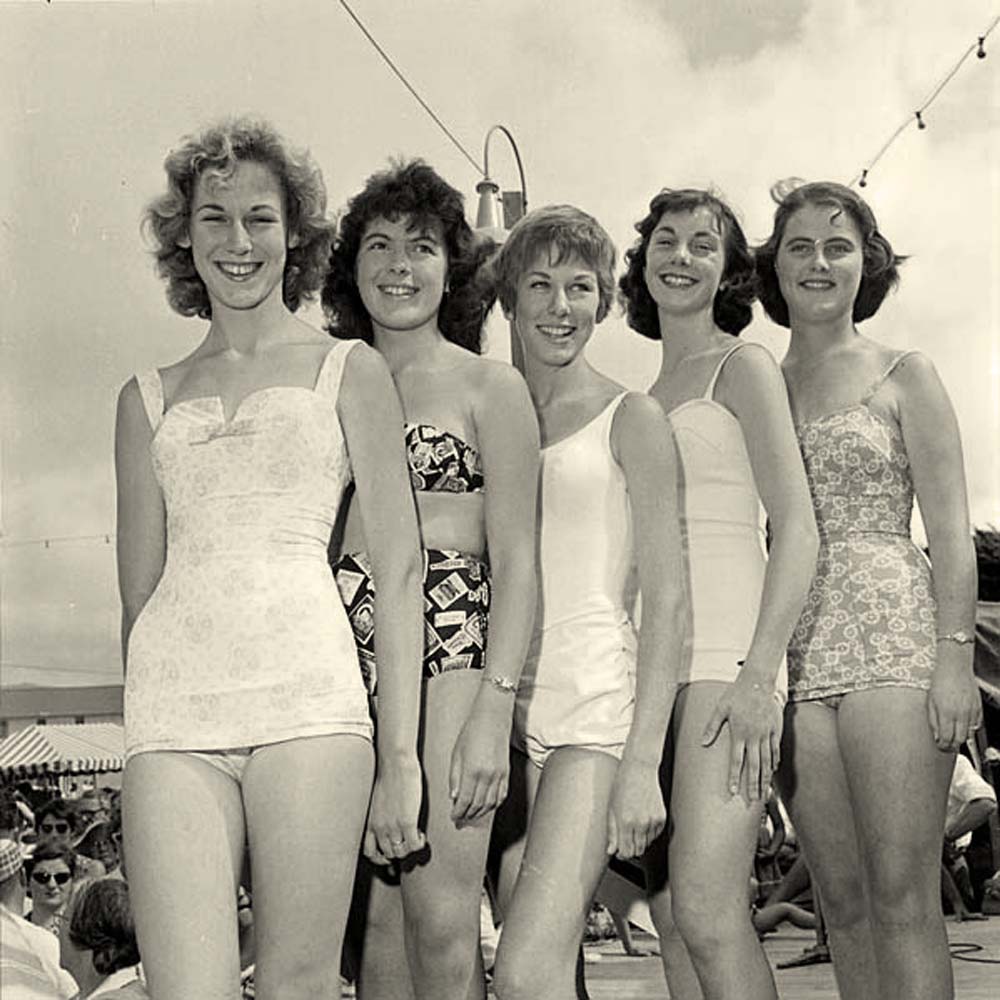 Paraparaumu. Contestants, Bathing Beauty Contest, Paraparaumu Beach, 29 Dec 1958