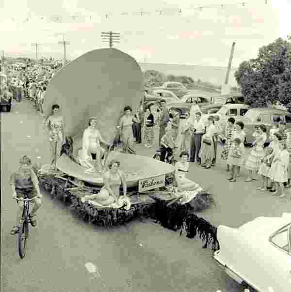 Paraparaumu. Float, Waikanae, 26 Dec 1958